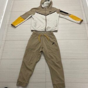 Khaki yellow Nike tech fleece youth boys